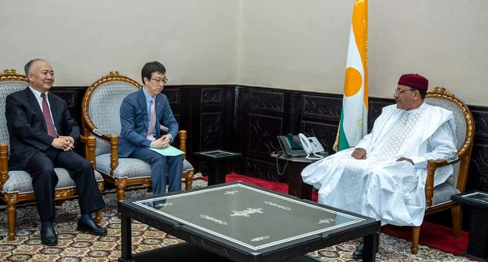 Diplomatie : Le président Bazoum et l’ambassadeur chinois discutent des grands projets en cours au Niger